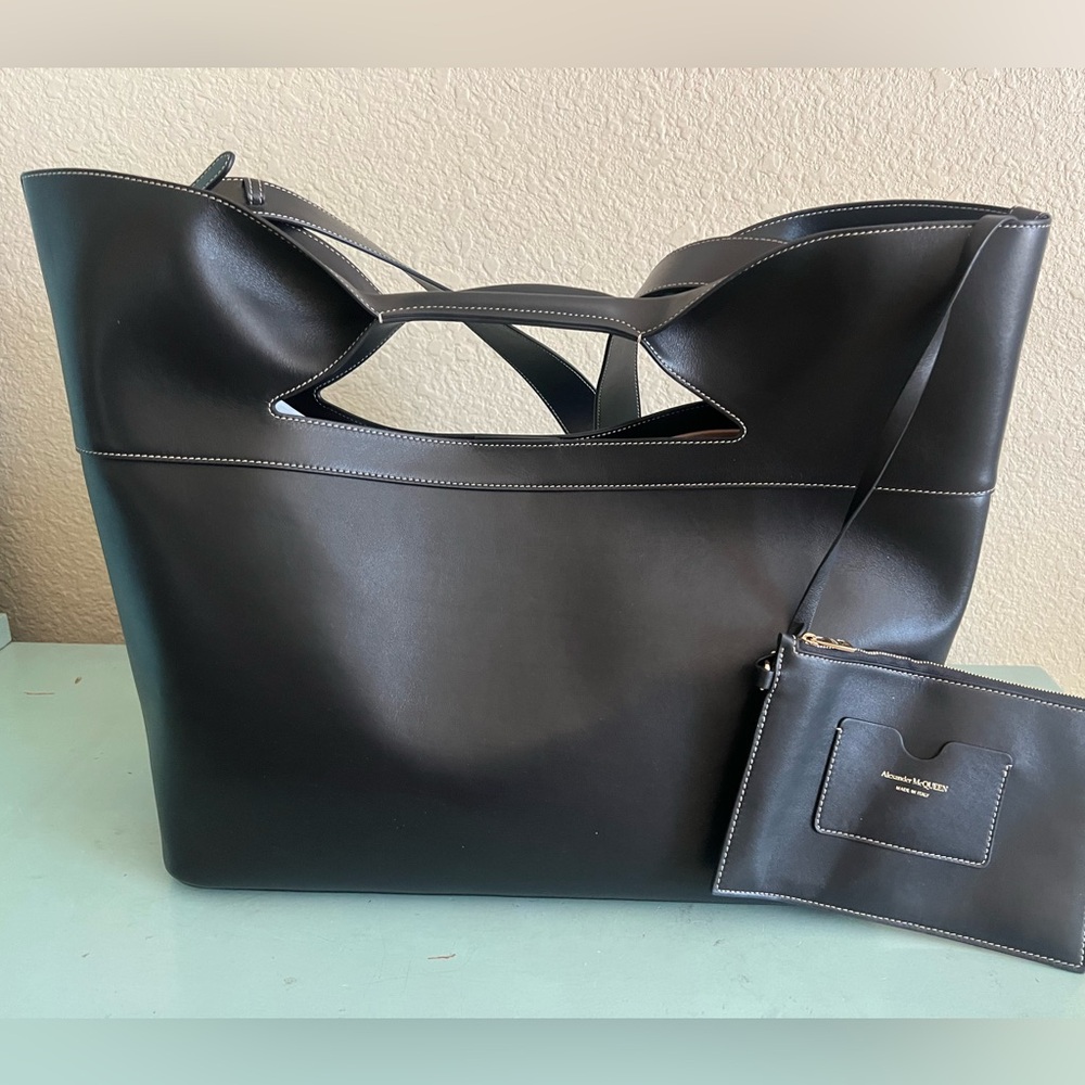 Alexander Mcqueen Black Leather The Bow Bag $2590 - Picture 12 of 14